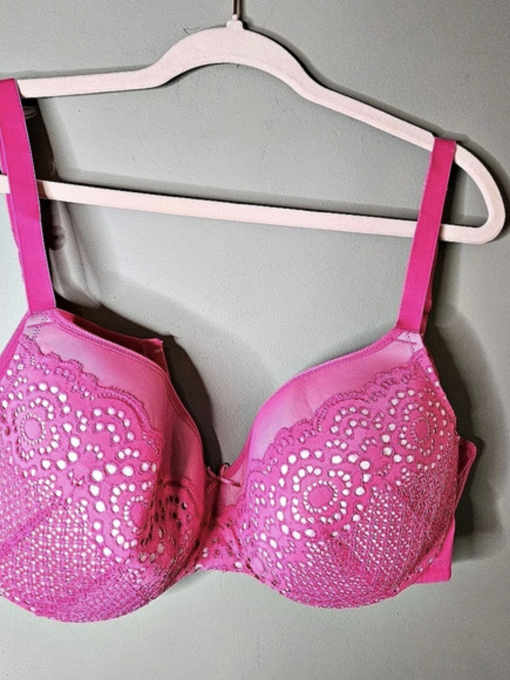 CACIQUE Pink Lace Bra Like New 40 DD